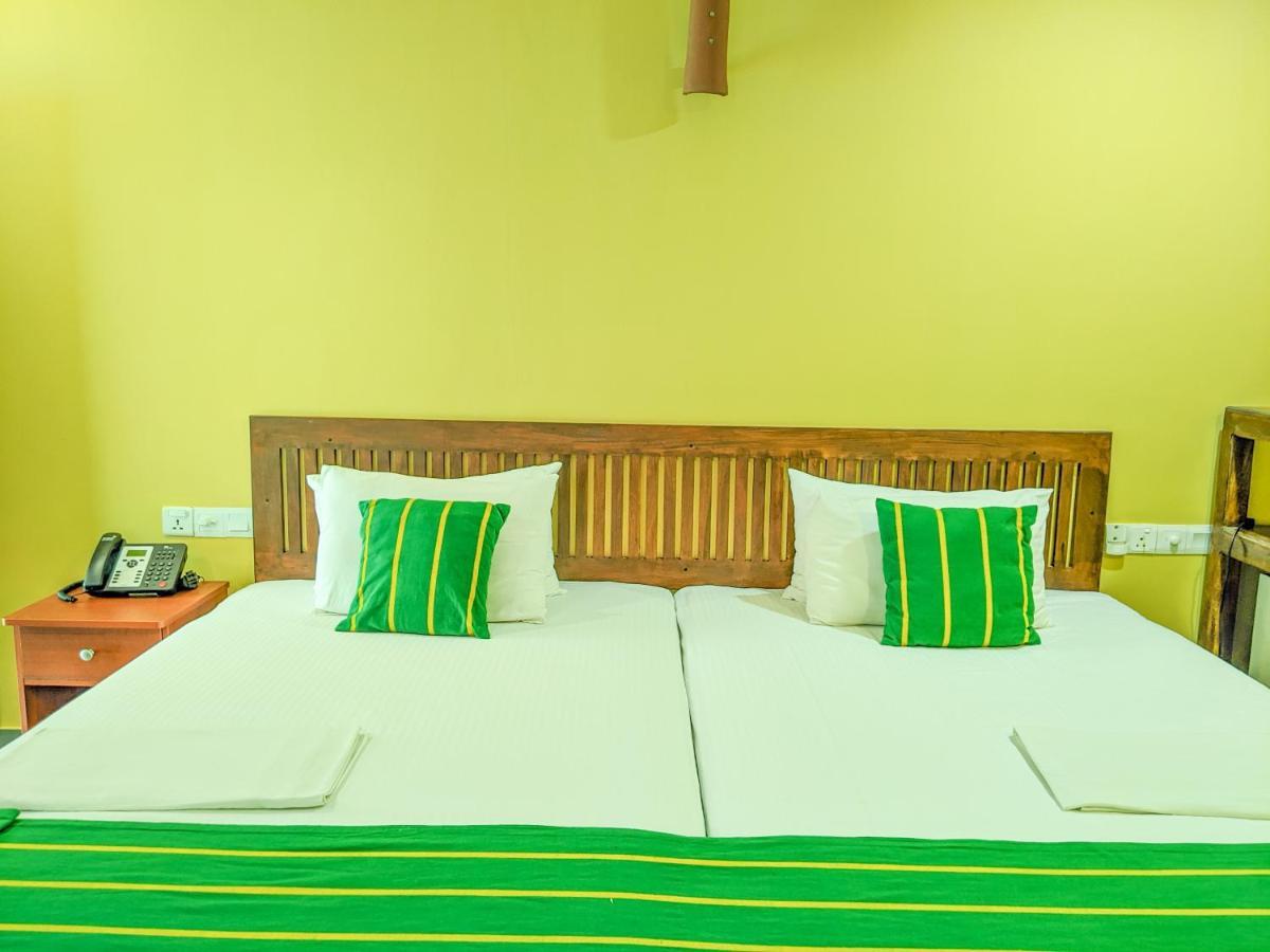 Yala Golden Wild Bed & Breakfast Tissamaharama Bagian luar foto