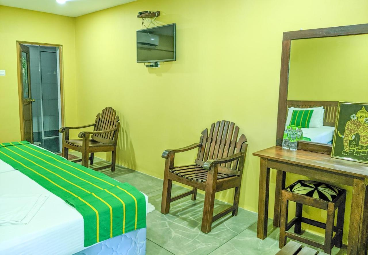 Yala Golden Wild Bed & Breakfast Tissamaharama Bagian luar foto
