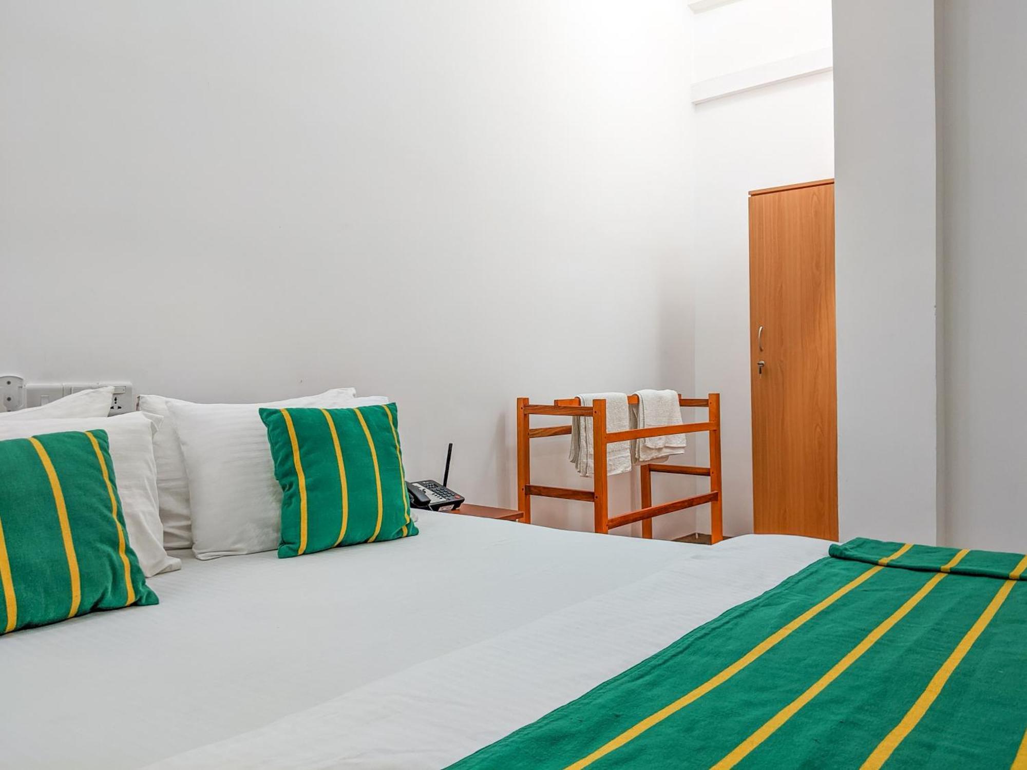 Yala Golden Wild Bed & Breakfast Tissamaharama Bagian luar foto