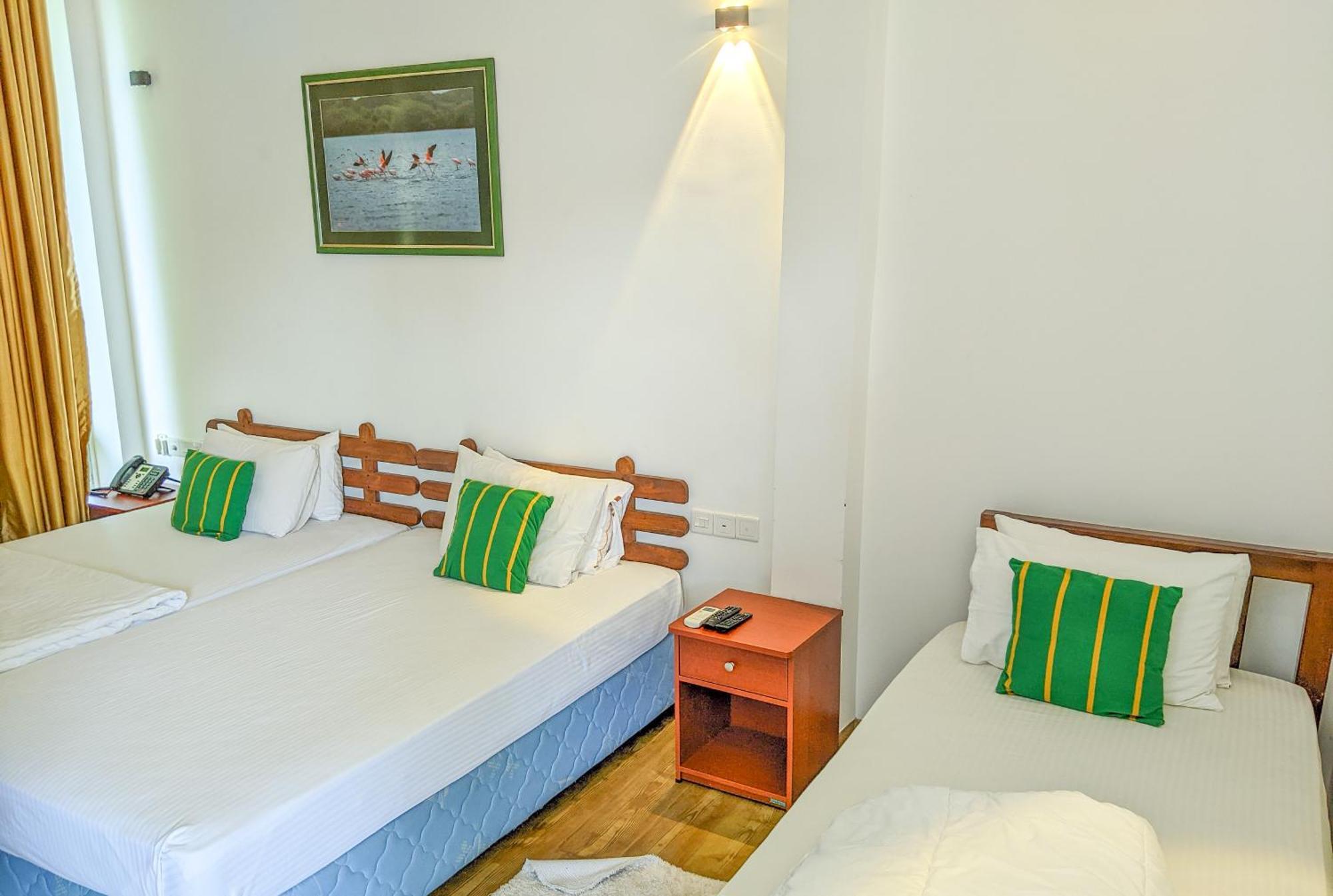 Yala Golden Wild Bed & Breakfast Tissamaharama Bagian luar foto